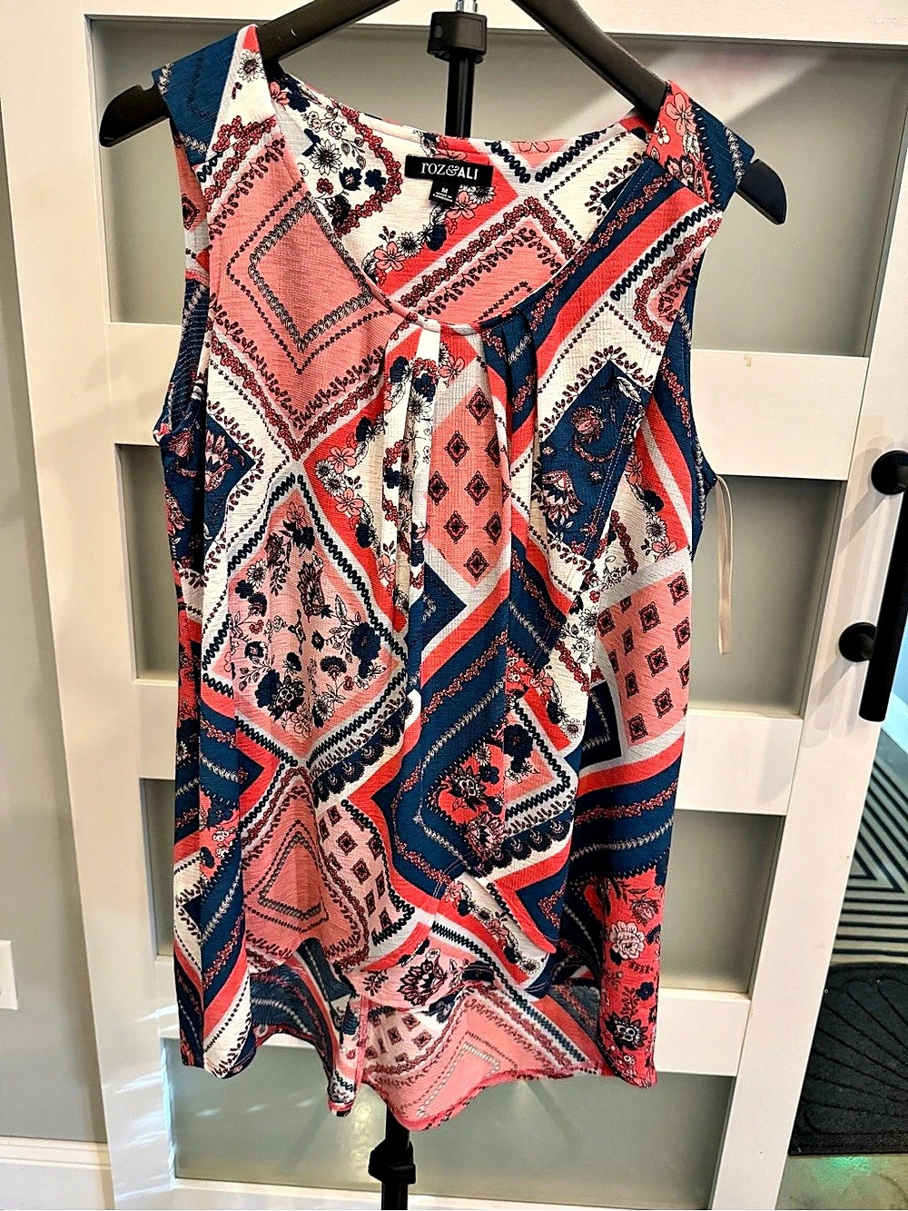 Women’s NWOT Roz & Ali Geometric Print Blouse in Pink & Blue Size Medium Like Ne
